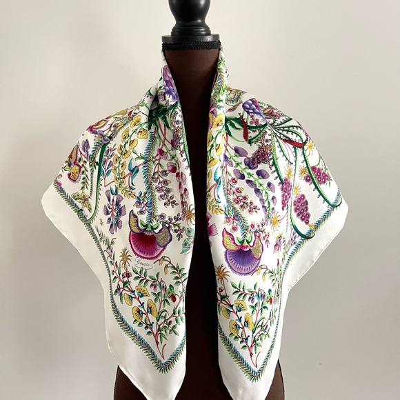 New Gucci Scarf Classic Floral Print Silk Wrap with Gucci Gift Box - Picture 4 of 15